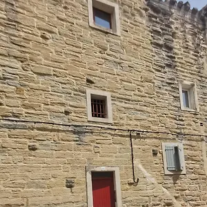 https://petit-appart-au-cur-des-remparts.fr-provencehotel.com